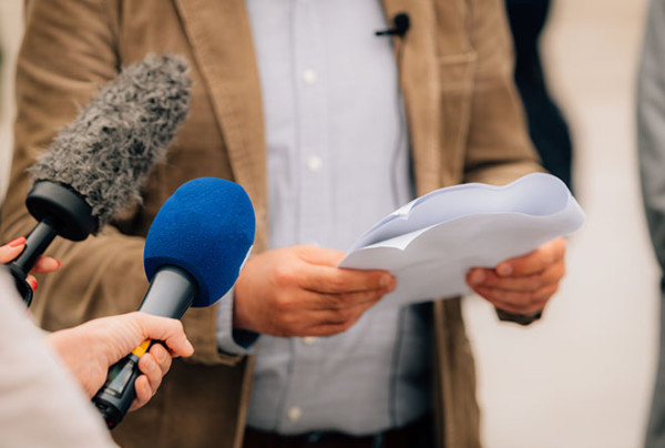 Was brachte die Novelle des Gesetzes zum Schutz von Hinweisgebern bei asozialen Aktivitäten?